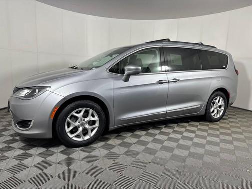 Billet Silver Metallic 2017 Chrysler Pacifica Touring-L