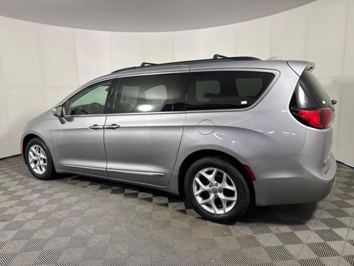 Billet Silver Metallic 2017 Chrysler Pacifica Touring-L