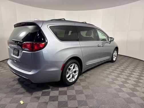 Billet Silver Metallic 2017 Chrysler Pacifica Touring-L