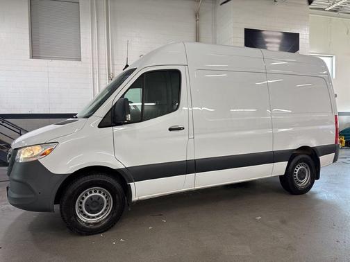 Arctic White 2021 Mercedes-Benz Sprinter 2500 144 WB