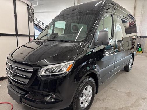 2025 Mercedes-Benz Sprinter 2500 144 WB Standard Roof Passenger