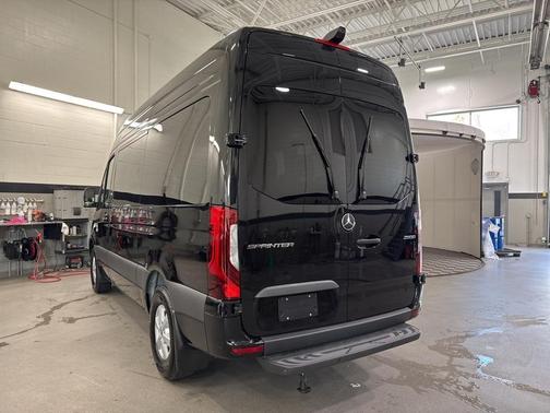 2025 Mercedes-Benz Sprinter 2500 144 WB Standard Roof Passenger