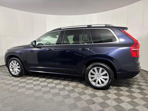Magic Blue Metallic 2019 Volvo XC90 T6 Momentum