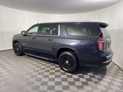 Dark Ash Metallic 2022 Chevrolet Suburban LT