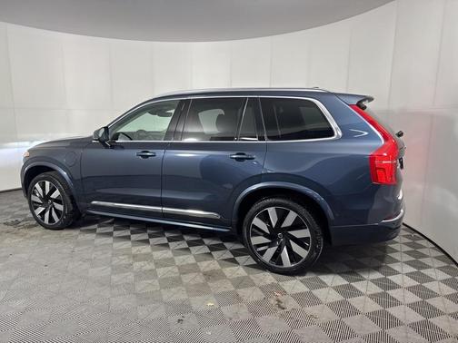 2023 Volvo XC90 Recharge Plug-In Hybrid T8 Ultimate Bright Theme 7-Seater