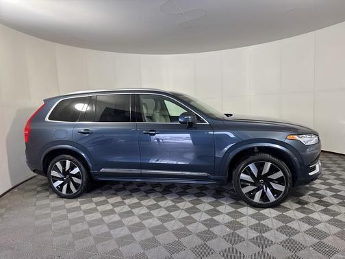 2023 Volvo XC90 Recharge Plug-In Hybrid T8 Ultimate Bright Theme 7-Seater