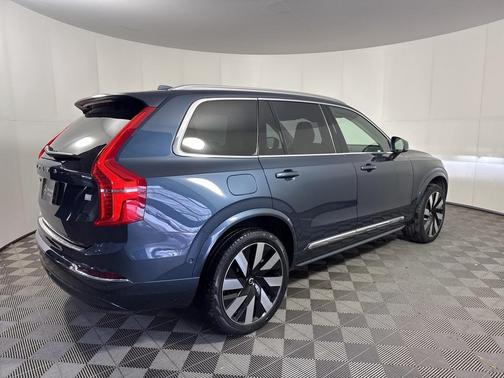 2023 Volvo XC90 Recharge Plug-In Hybrid T8 Ultimate Bright Theme 7-Seater