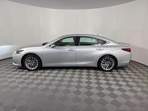 2020 Lexus ES 300h Luxury