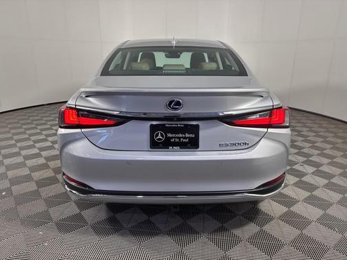 2020 Lexus ES 300h Luxury