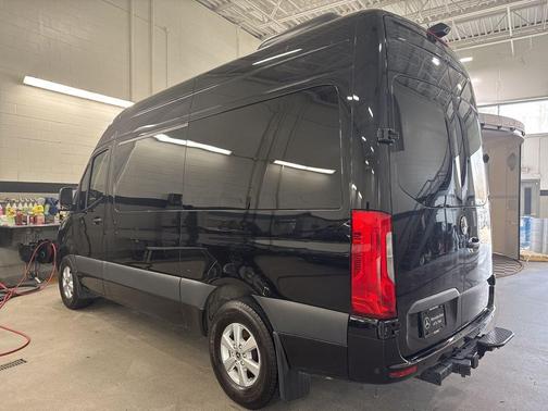 Obsidian Black Metallic 2022 Mercedes-Benz Sprinter 2500 144 WB Standard Roof Passenger