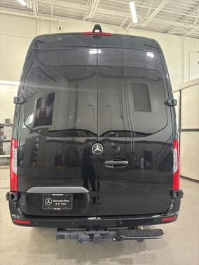 Obsidian Black Metallic 2022 Mercedes-Benz Sprinter 2500 144 WB Standard Roof Passenger
