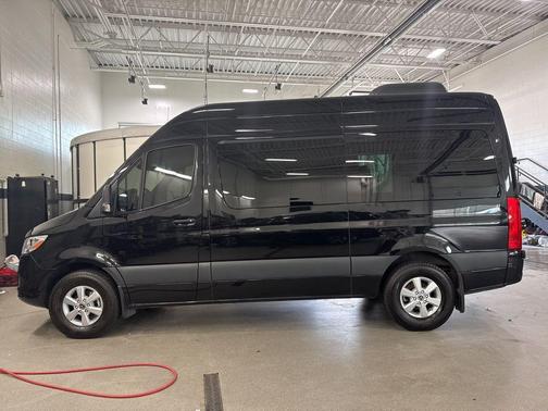 Obsidian Black Metallic 2022 Mercedes-Benz Sprinter 2500 144 WB Standard Roof Passenger