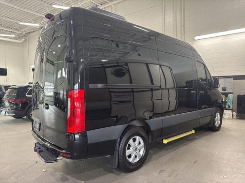 Obsidian Black Metallic 2022 Mercedes-Benz Sprinter 2500 144 WB Standard Roof Passenger