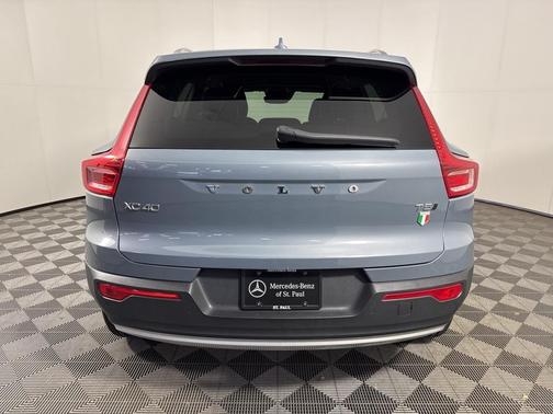 2021 Volvo XC40 T5 Momentum