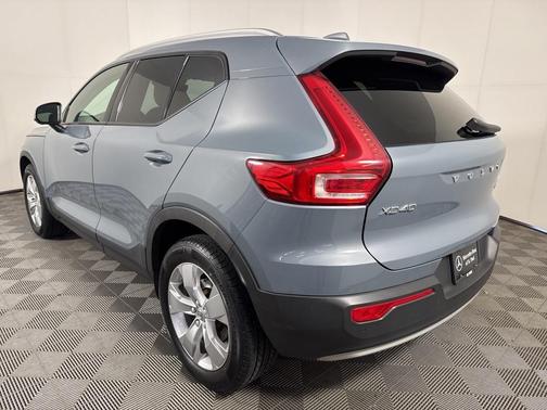 2021 Volvo XC40 T5 Momentum