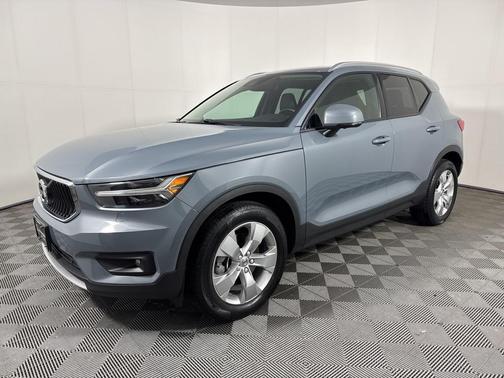 2021 Volvo XC40 T5 Momentum