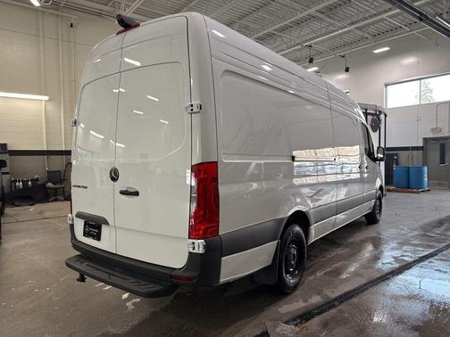 2024 Mercedes-Benz eSprinter 2500 170 WB High Roof Cargo