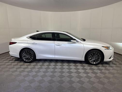 White Pearl 2024 Lexus ES 350 Luxury