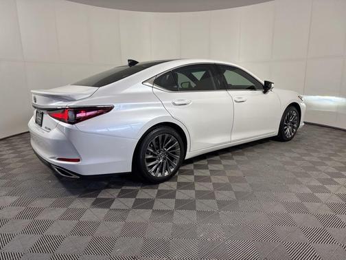 White Pearl 2024 Lexus ES 350 Luxury
