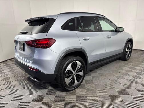 Cirrus Silver Metallic 2026 Mercedes-Benz GLA 250 Base 4MATIC