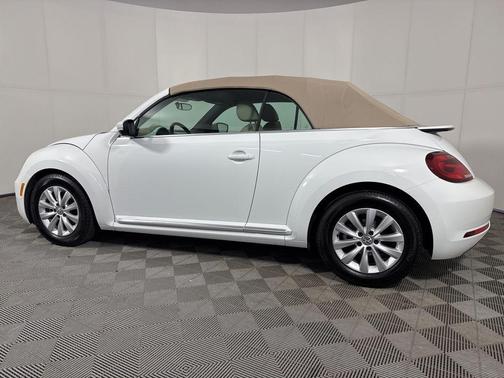 Pure White w/ Beige Top 2019 Volkswagen Beetle 2.0T S