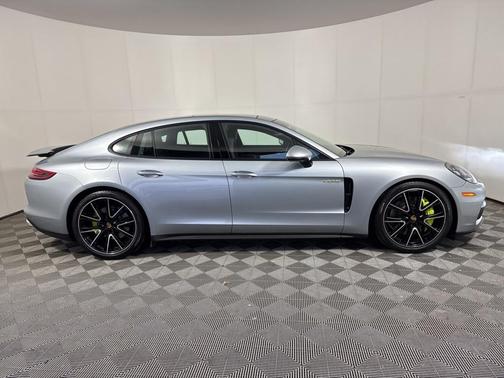 2018 Porsche Panamera 4
