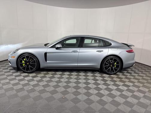 2018 Porsche Panamera 4