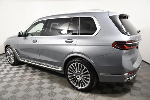 Skyscraper Gray Metallic 2024 BMW X7 xDrive40i