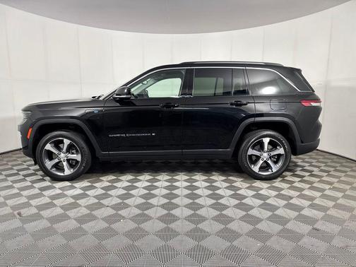 Diamond Black 2022 Jeep Grand Cherokee 4xe Base