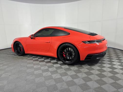 2022 Porsche 911 Carrera 4 GTS