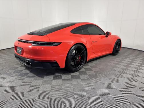 2022 Porsche 911 Carrera 4 GTS