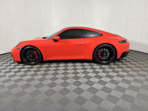 2022 Porsche 911 Carrera 4 GTS