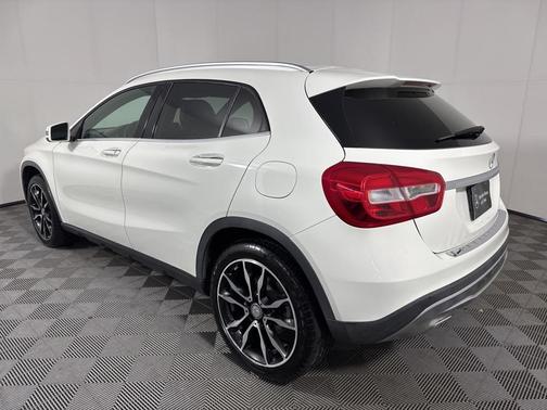 2017 Mercedes-Benz GLA 250 Base 4MATIC