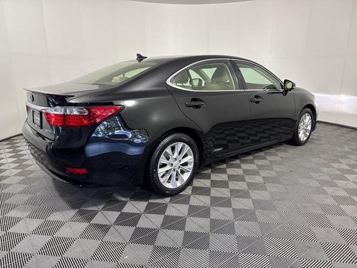 2014 Lexus ES 300h Base