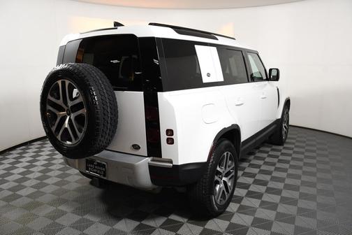 2023 Land Rover Defender 110 SE