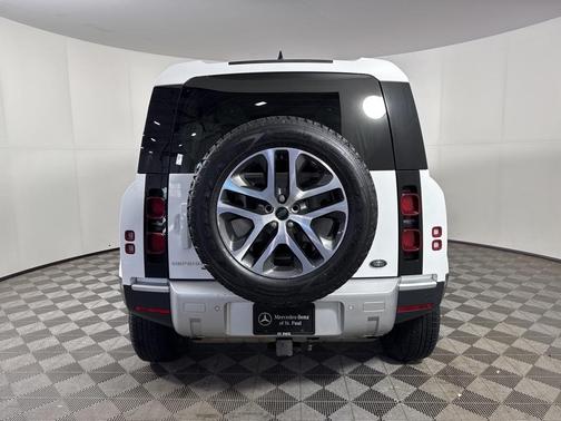 2023 Land Rover Defender 110 SE