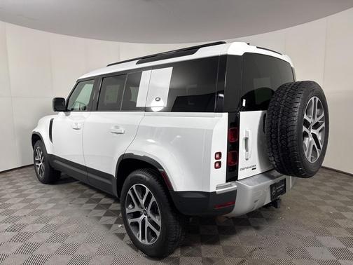 2023 Land Rover Defender 110 SE