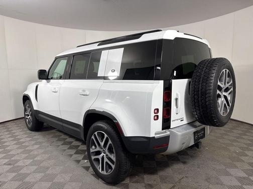 2023 Land Rover Defender 110 SE