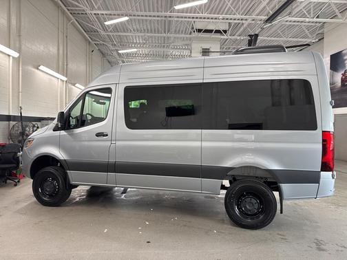 2025 Mercedes-Benz Sprinter 2500 144 WB Standard Roof Passenger