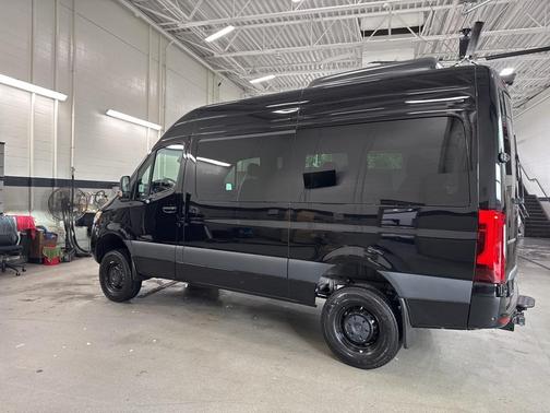 2025 Mercedes-Benz Sprinter 2500 144 WB Standard Roof Passenger