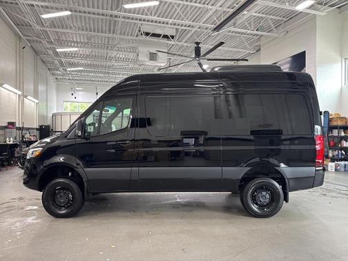 2025 Mercedes-Benz Sprinter 2500 144 WB Standard Roof Passenger