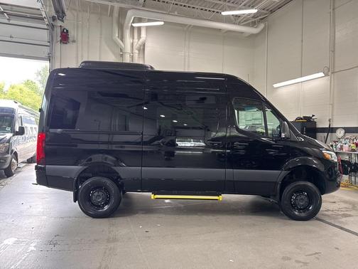 2025 Mercedes-Benz Sprinter 2500 144 WB Standard Roof Passenger