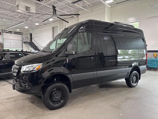 2025 Mercedes-Benz Sprinter 2500 144 WB Standard Roof Passenger