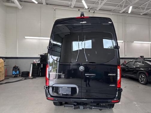 2025 Mercedes-Benz Sprinter 2500 144 WB Standard Roof Passenger