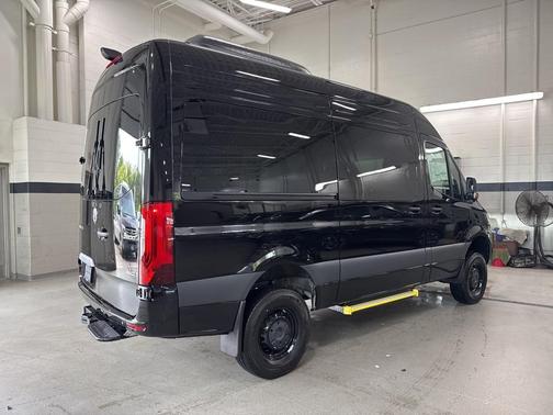 2025 Mercedes-Benz Sprinter 2500 144 WB Standard Roof Passenger