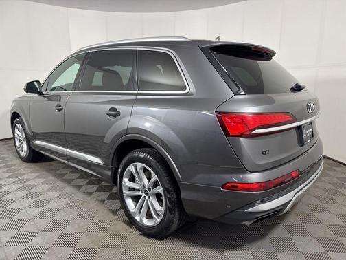 Samurai Gray Metallic 2025 Audi Q7 55 Premium Plus