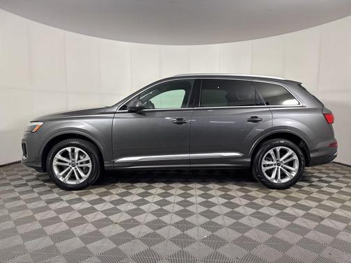 Samurai Gray Metallic 2025 Audi Q7 55 Premium Plus
