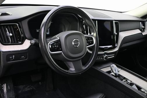 2022 Volvo XC60 B6 Inscription