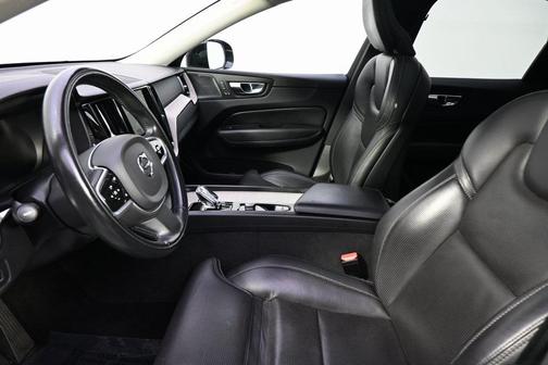 2022 Volvo XC60 B6 Inscription