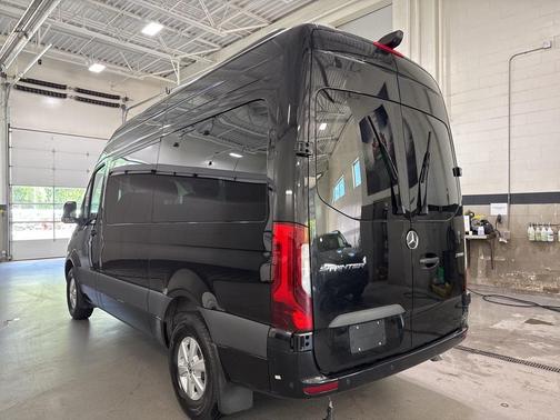 2025 Mercedes-Benz Sprinter 2500 144 WB Standard Roof Passenger